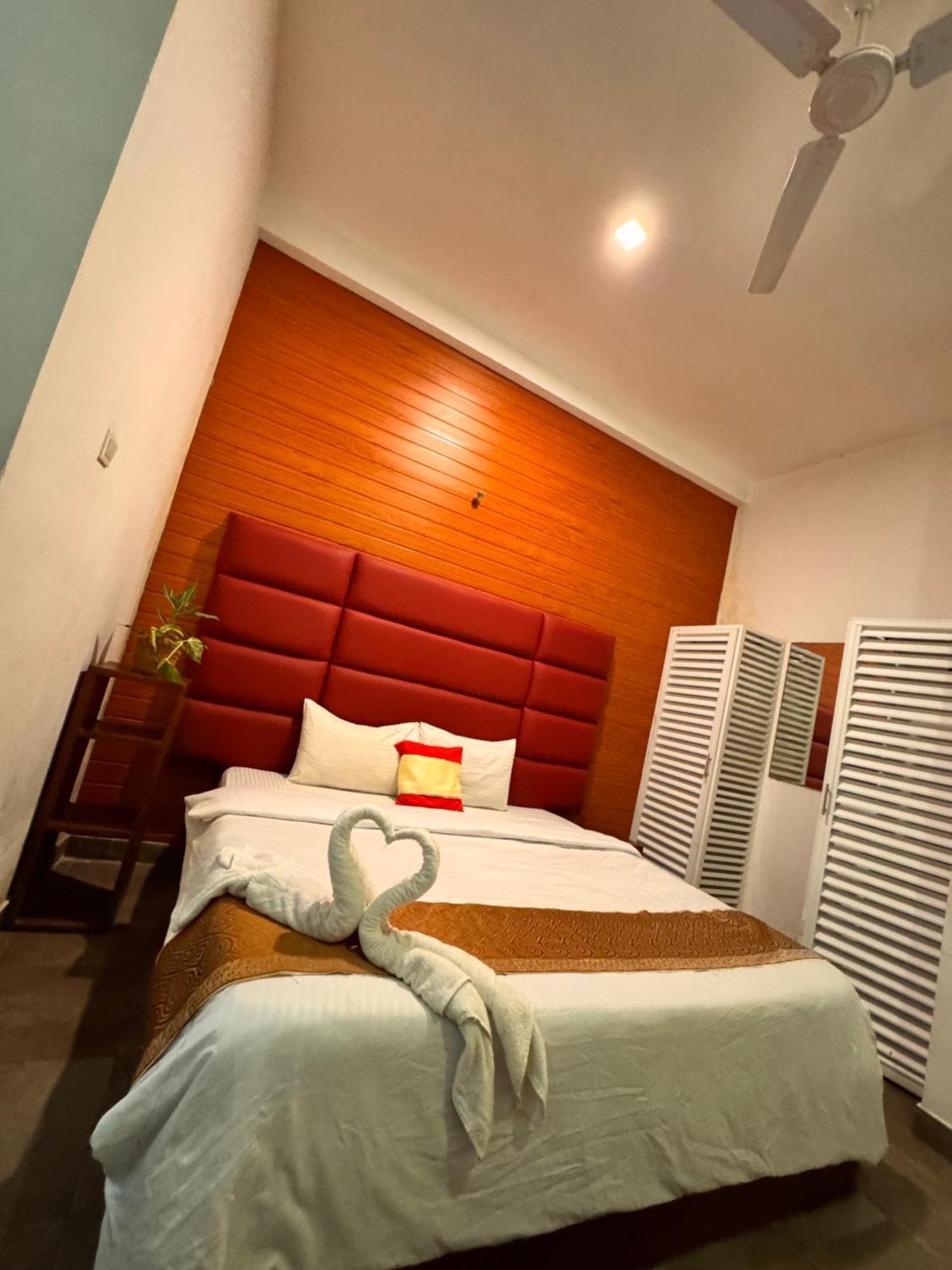 Airport Transit Kings Hotel Katunayake Exterior photo
