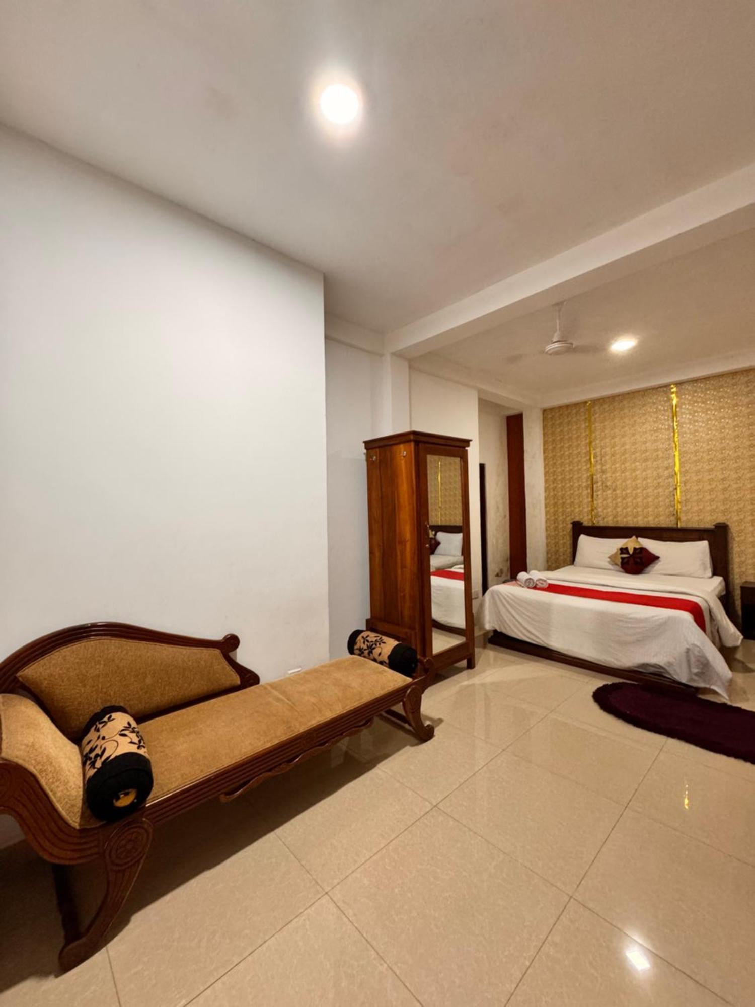Airport Transit Kings Hotel Katunayake Exterior photo