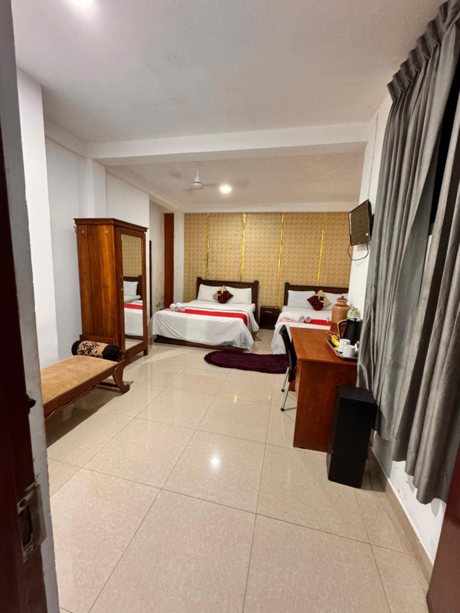 Airport Transit Kings Hotel Katunayake Exterior photo