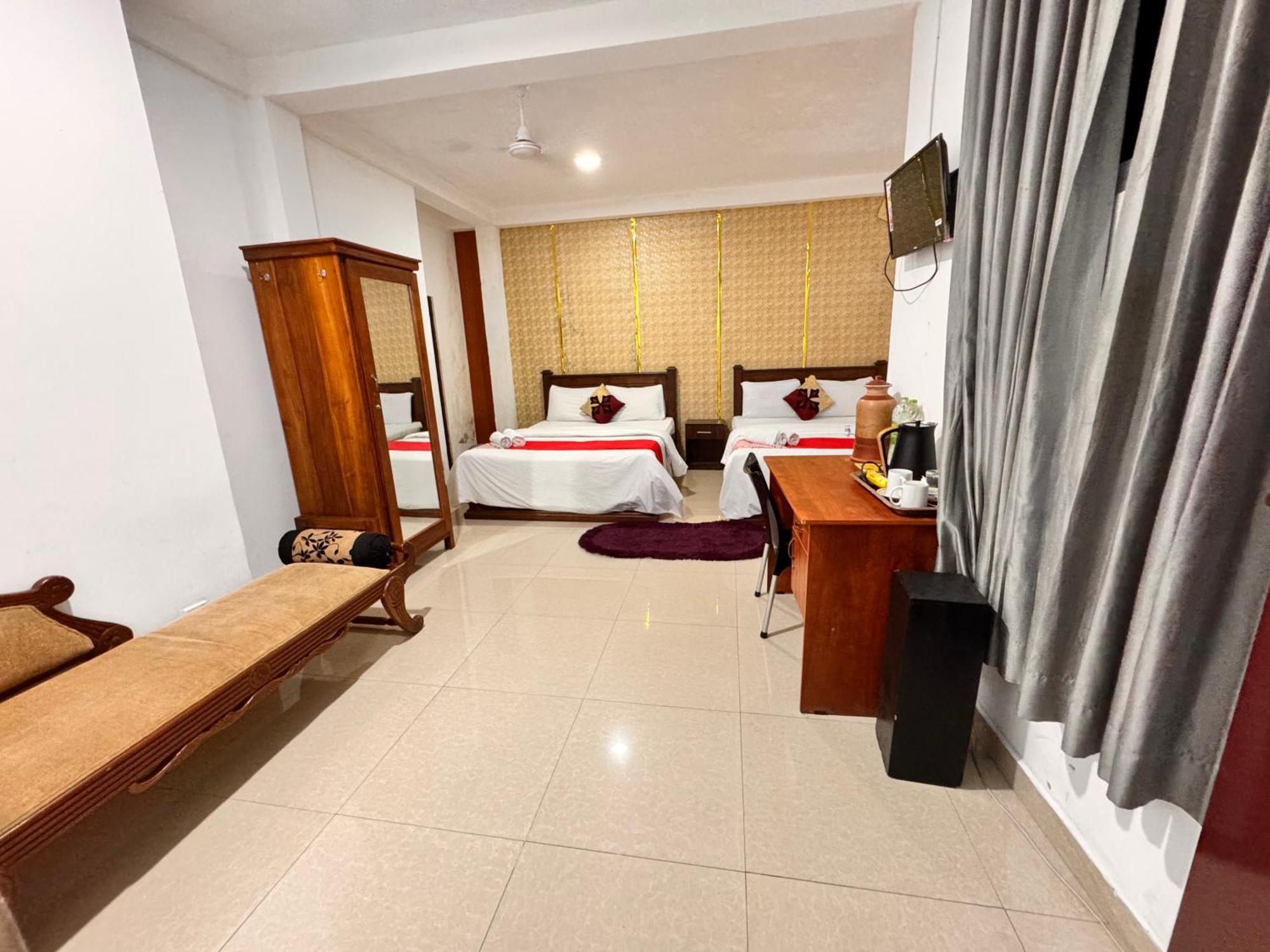 Airport Transit Kings Hotel Katunayake Exterior photo