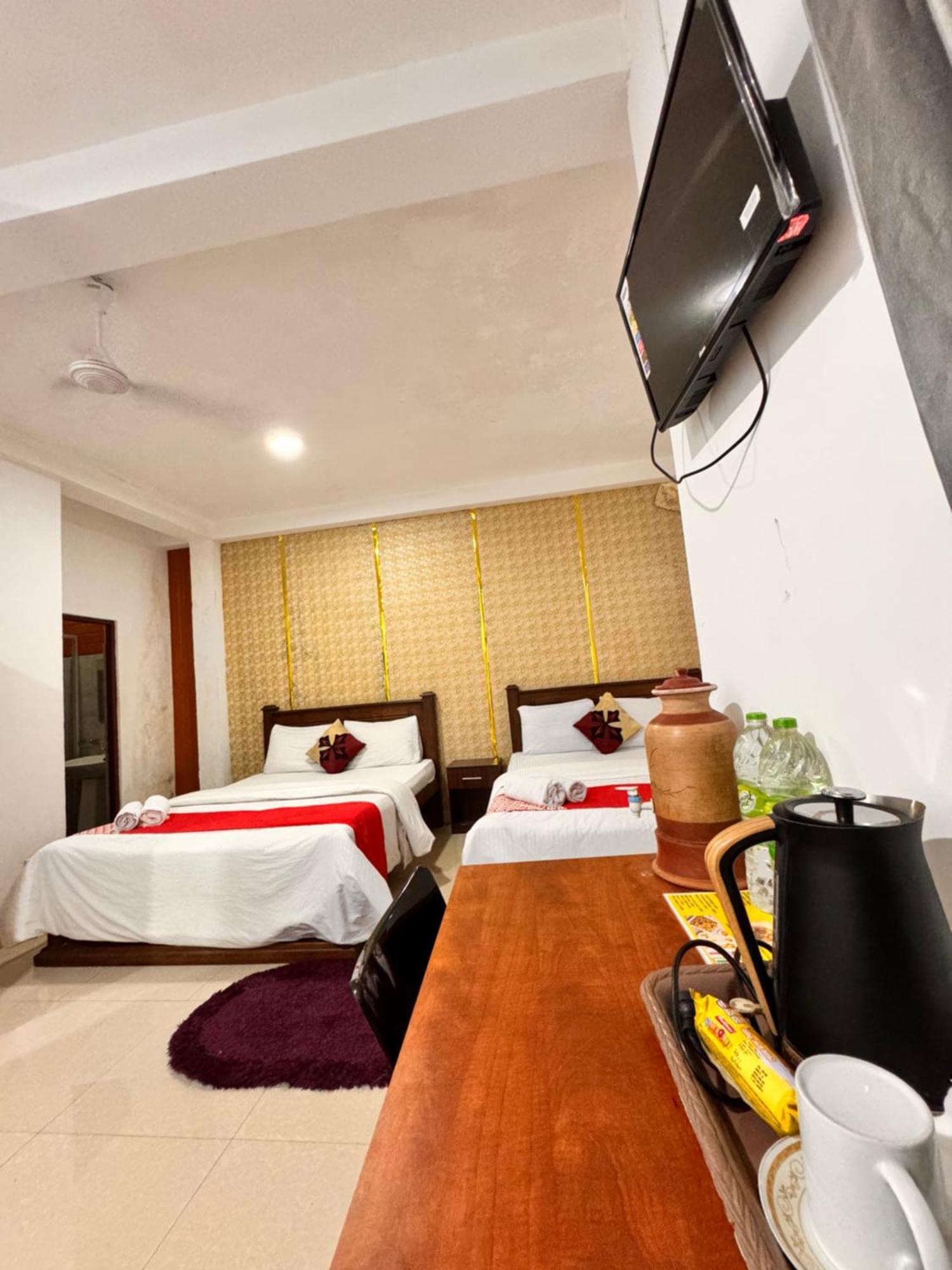 Airport Transit Kings Hotel Katunayake Exterior photo